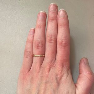 Simple thin 10k gold band size 6
